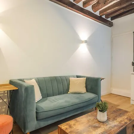 Superb La Sorbonne Latin Quarter Apartment *